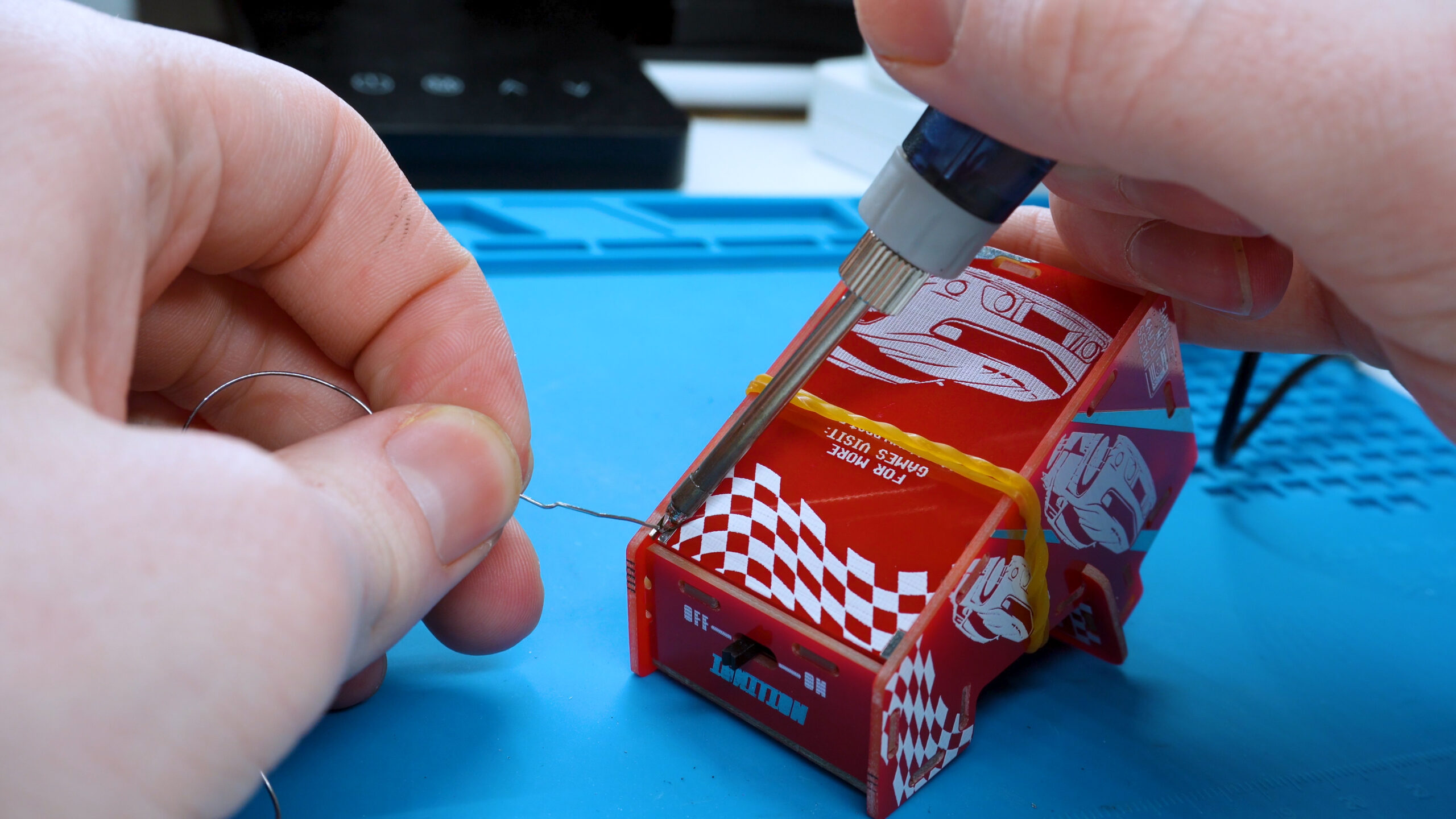 Assembly.00_08_09_09.Still047